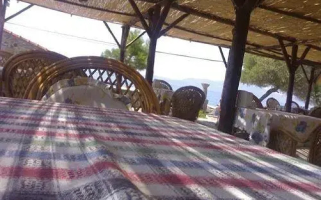 Troas Motel