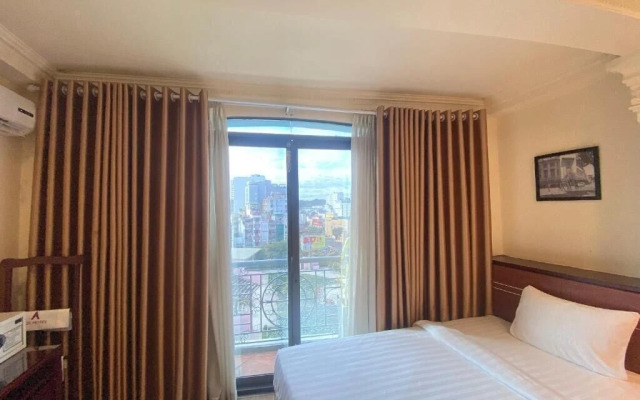 Cosmo Square Hotel (former Duna Hotel)