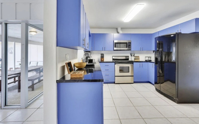 Watersedge - Private & Sanitized, Self Check-in. Perfect for Social Distancing & Working From Home. Private Pool, Pet Friendly. Super-host Support