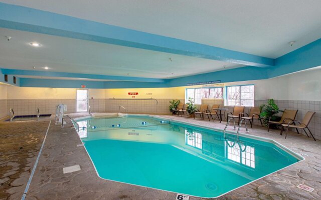 Red Roof Inn & Suites Omaha - Council Bluffs