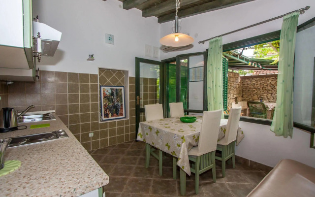 Garden Apartment Hotel