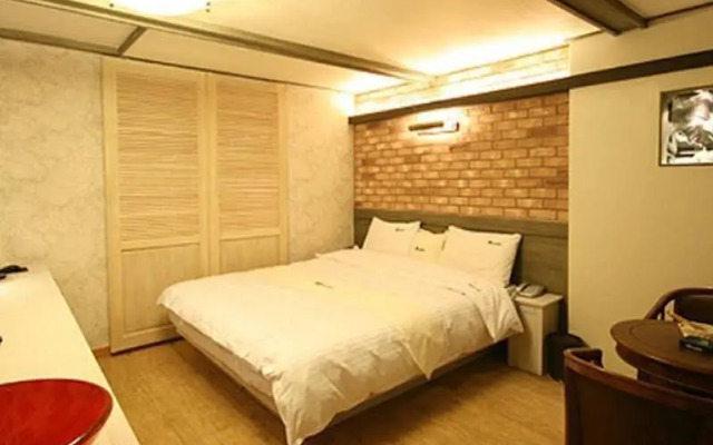 M Motel