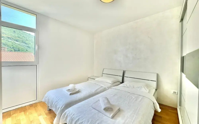 Family three bedroom Apartment Petrovac