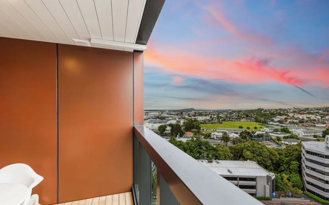 Stunning Ellerslie Apartment + Private Balcony!