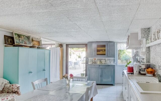 Comfortable Holiday Home in Roanne With Swimming Pool