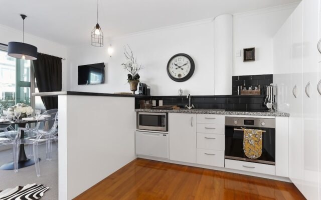 Glamorous Apartment in Viaduct Harbour