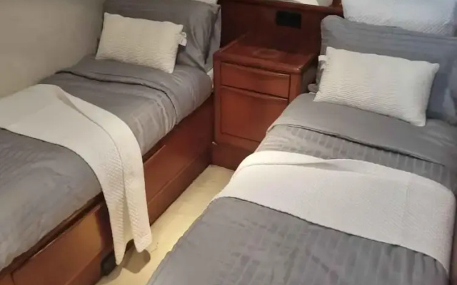 Live on a Luxury 65ft Yacht in Duquesa- Estapona
