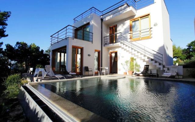Private Room With Bathroom And Pool