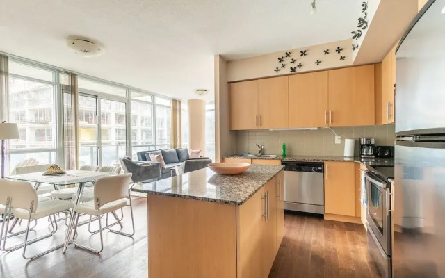 Sky View Suites - Maple Leaf Square