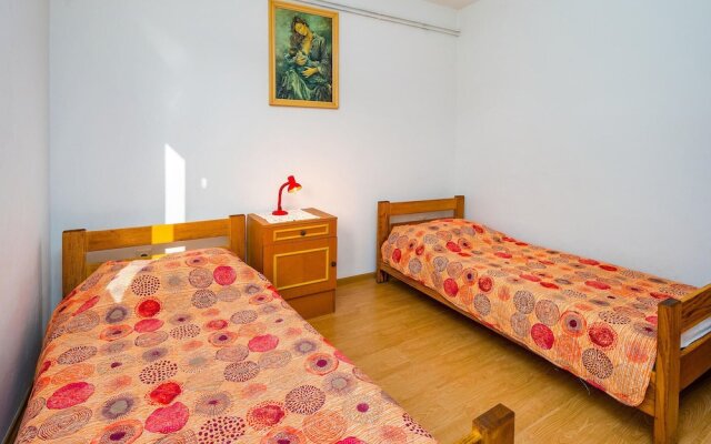 Beautiful Home in Kapelica With Wifi and 2 Bedrooms