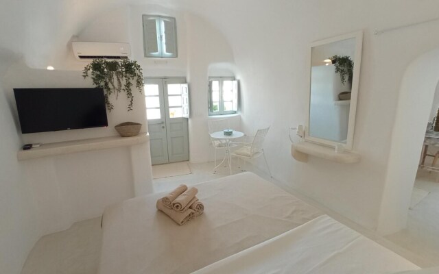 Sisyphus House in Santorini