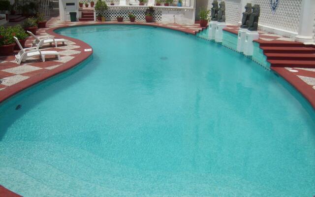 Maralisa Hotel and Beach Club