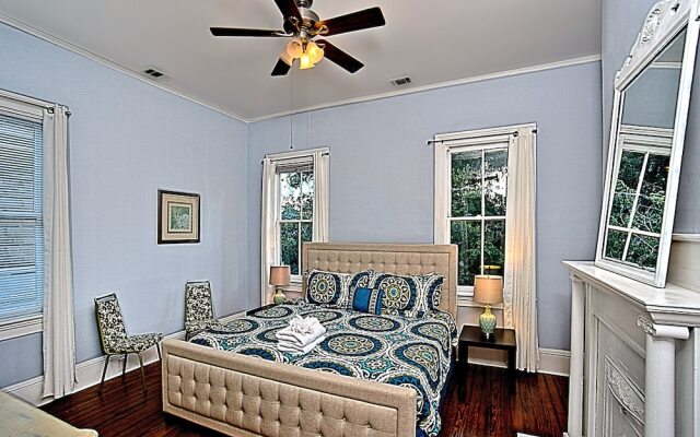 Downtown Savannah Oasis 4 BR 3 BA