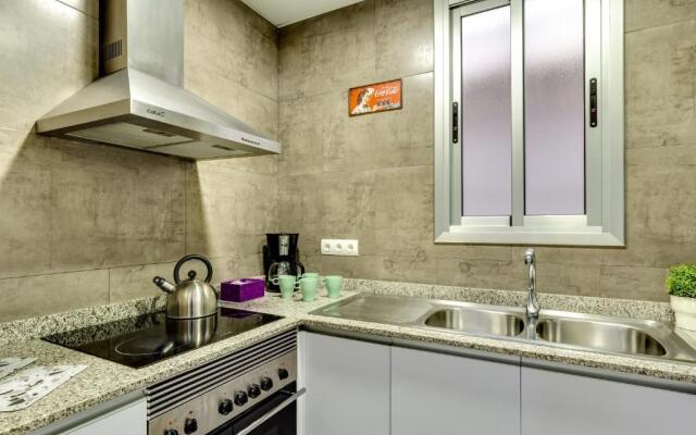 Renovated & Classic 3-Bedroom Sagrada Familia Apt.