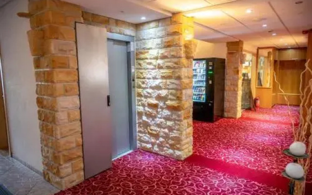 AaRa Hotel