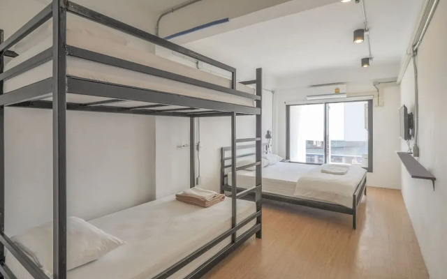 OYO 820 Labkoff Cafe and Hostel