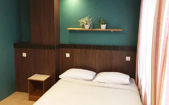 OYO 111 Hotel China Town Inn