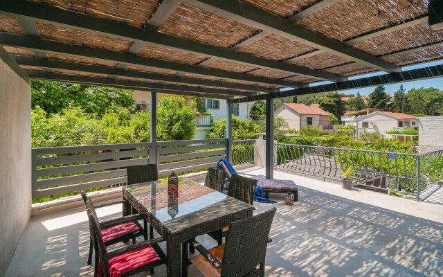 Nice Apartment in Sutivan With Wifi and 2 Bedrooms