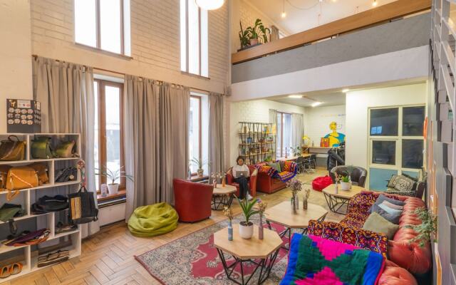 ololoFreelander work and travel Hostel