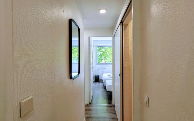 Chic and comfortable apart near Paris