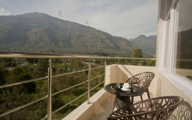 Snow Touch Resort (Shri Nath Group)