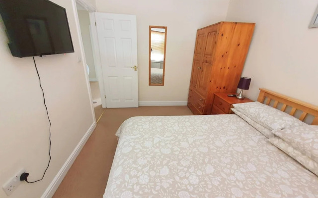2-bedroom House Near Town With Superfast Wi-fi
