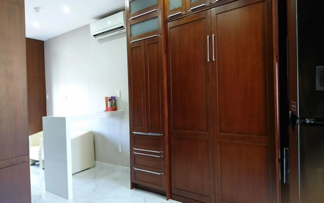 Nancy Thuy Tien Apartment 1012