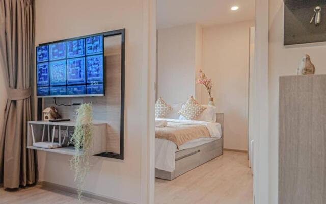 1BR Mountain/Pool View at Central festival mall.