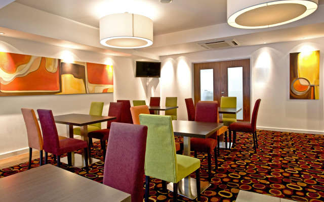 Holiday Inn Express Birmingham–South A45