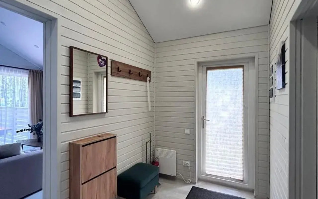 Sreda Green Lounge (Barnhouse 394)
