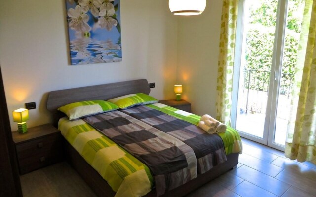 Margo 2 Apartment With Lake View