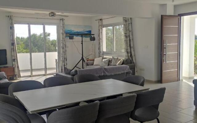 Kiti Village Villa Larnaca, salt-water pool, 5 bedrooms