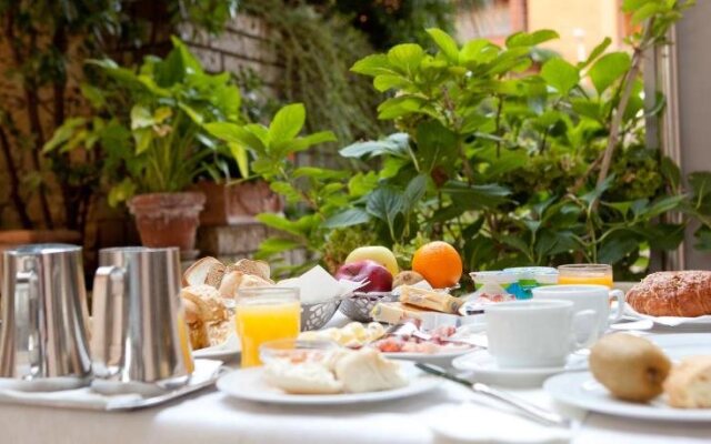 Idania Hotel