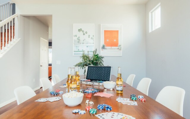 Swaying Leaf by AvantStay