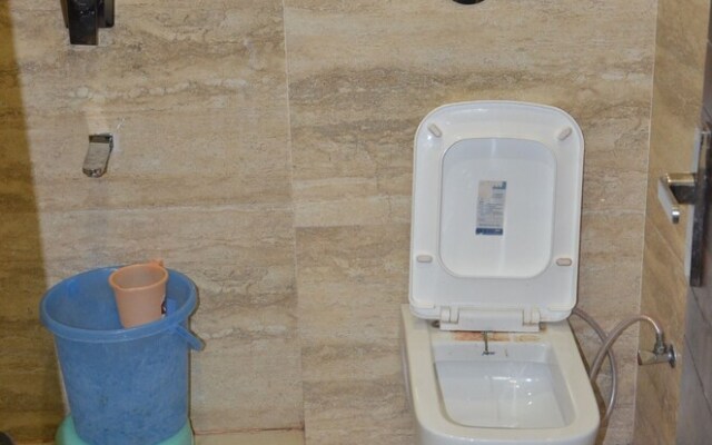 Itsy Hotels Anjali Mahal 500, Mtrs From Mathura Railway Station
