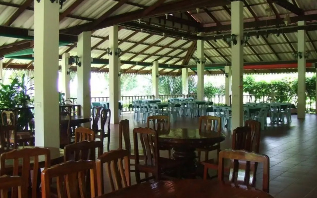 CAPITAL O1142 Laemkum Beach Resort