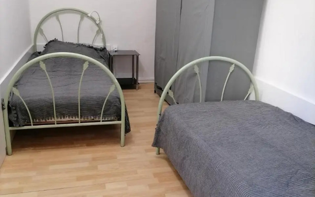 MAISON ENTIERE ,2 CHAMBRES, PARKING compris