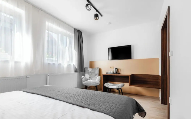 No. 28 Rooms & Apartments