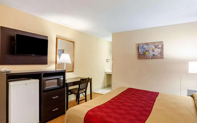 Econo Lodge East Staunton