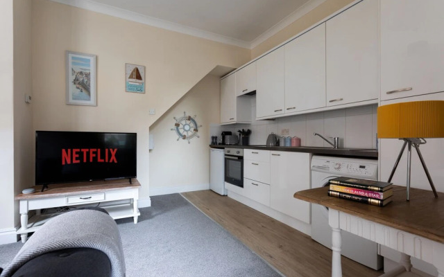 Promenade Apartment by Creative Stays