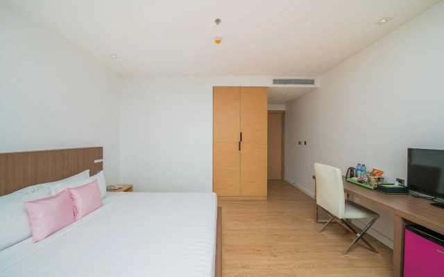 Seven Zea Chic Hotel