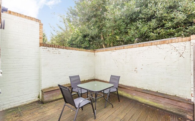 "Sunny Terrace, 3bed House In Maidstone"