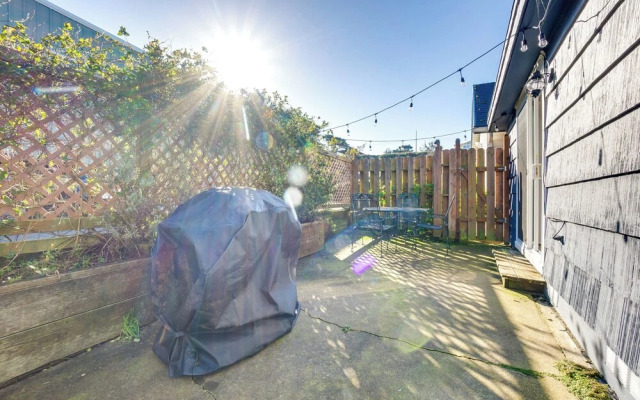 Bandon Beach House Rental: Walk to Downtown!