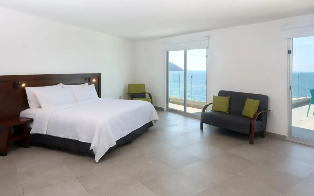 Garner Hotel Mazatlan Beach by IHG