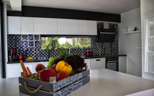 Villa Ladera 2 by VillaTatilin