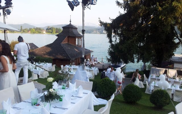 Eva Hof Lakeside Suites