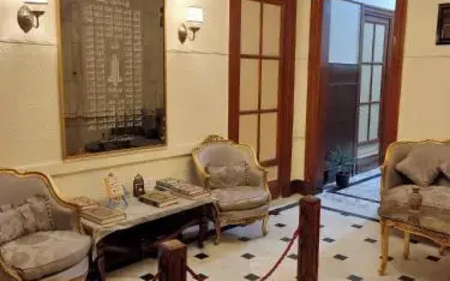 Triomphe Hotel