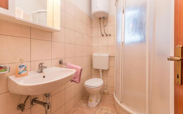 Nice Home in Sukosan With 4 Bedrooms and Wifi