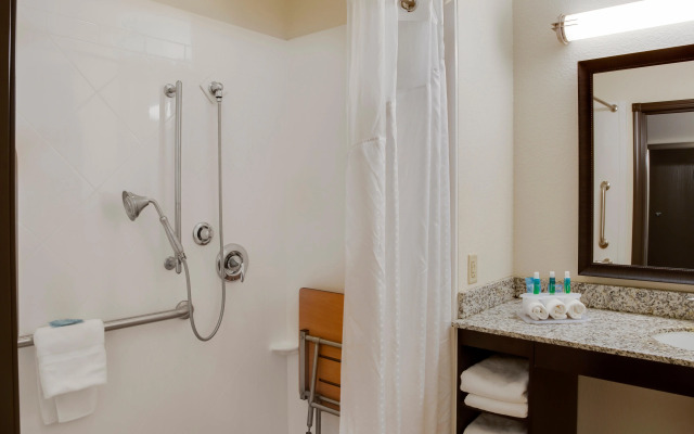 Holiday Inn Express & Suites Nevada by IHG