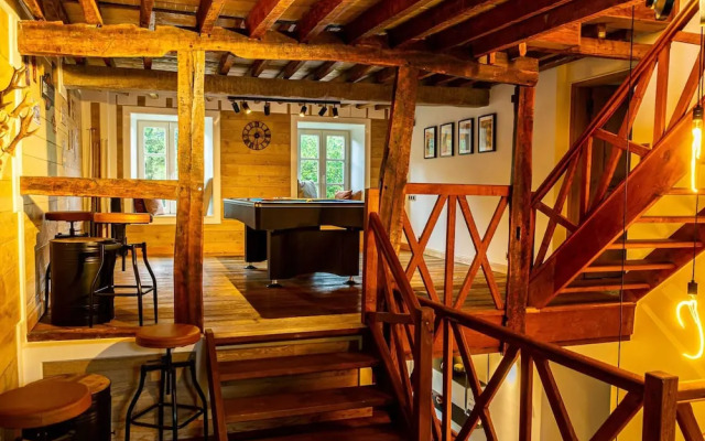 Cosy Mansion With Private Terrace and Sauna